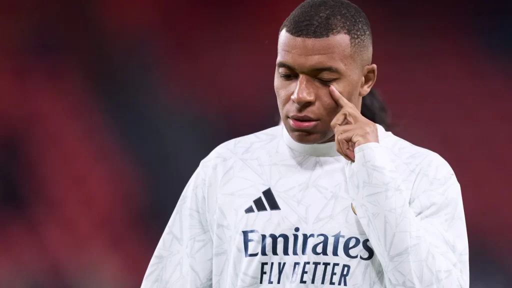 Mbappé é cortado da França por lesão no tornozelo, mas não preocupa Real Madrid mbappe-e-cortado-da-franca-por-lesao-no-tornozelo,-mas-nao-preocupa-real-madrid