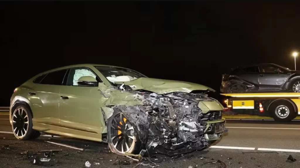 Ex-jogador da Juventus destrói Lamborghini de mais de R$ 1,8 milhões ex-jogador-da-juventus-destroi-lamborghini-de-mais-de-r$-1,8-milhoes