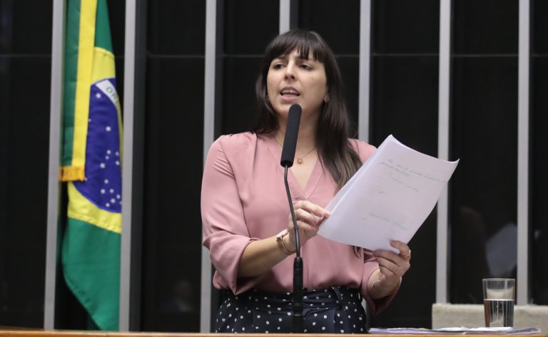 Câmara aprova projeto que prevê medidas para assegurar o convívio de crianças com a natureza camara-aprova-projeto-que-preve-medidas-para-assegurar-o-convivio-de-criancas-com-a-natureza