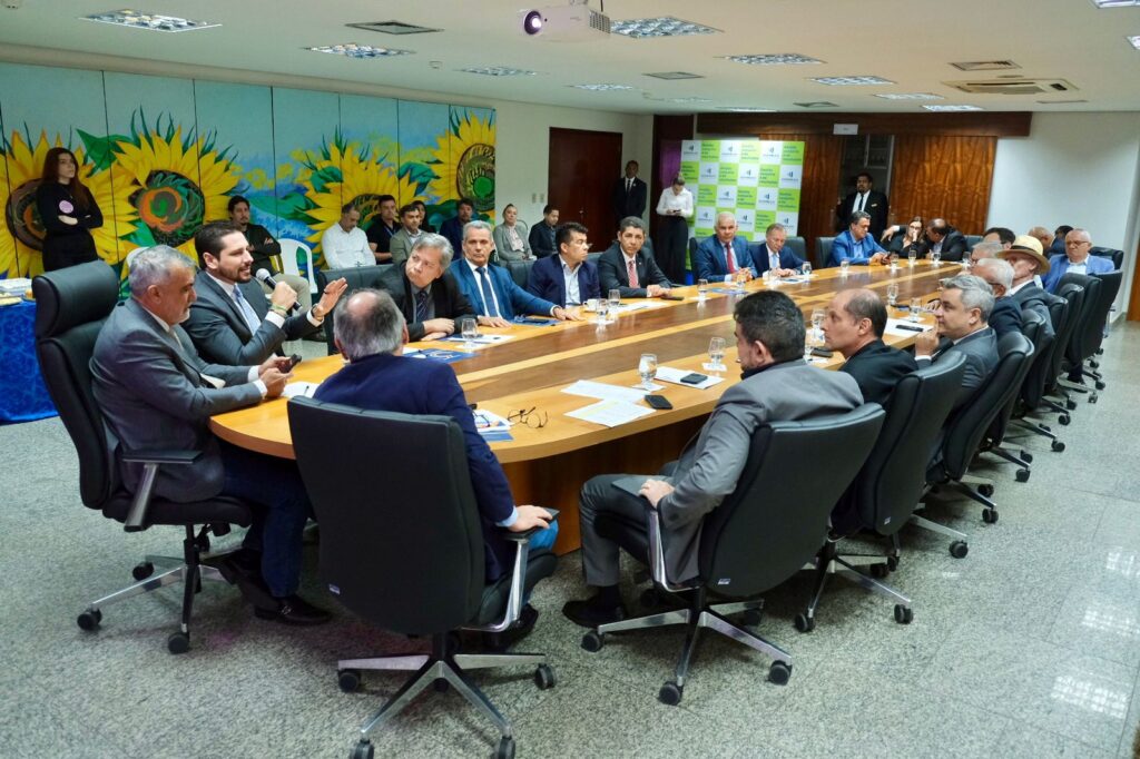 Olyntho conduz reunião sobre a LDO 2026 com Poderes e instituições olyntho-conduz-reuniao-sobre-a-ldo-2026-com-poderes-e-instituicoes