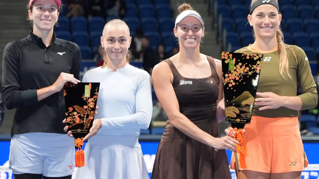 luisa-stefani-e-campea-de-duplas-do-wta-500-de-toquio-e-chega-embalada-para-a-disputa-do-finals