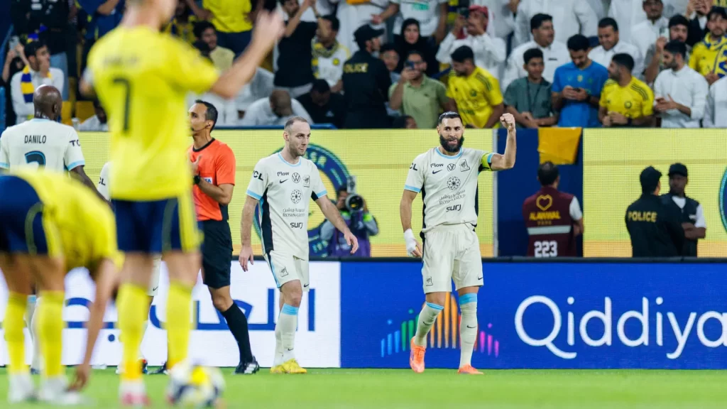 em-duelo-benzema-x-cr7,-al-ittihad-elimina-al-nassr-na-1a-derrota-de-jesus