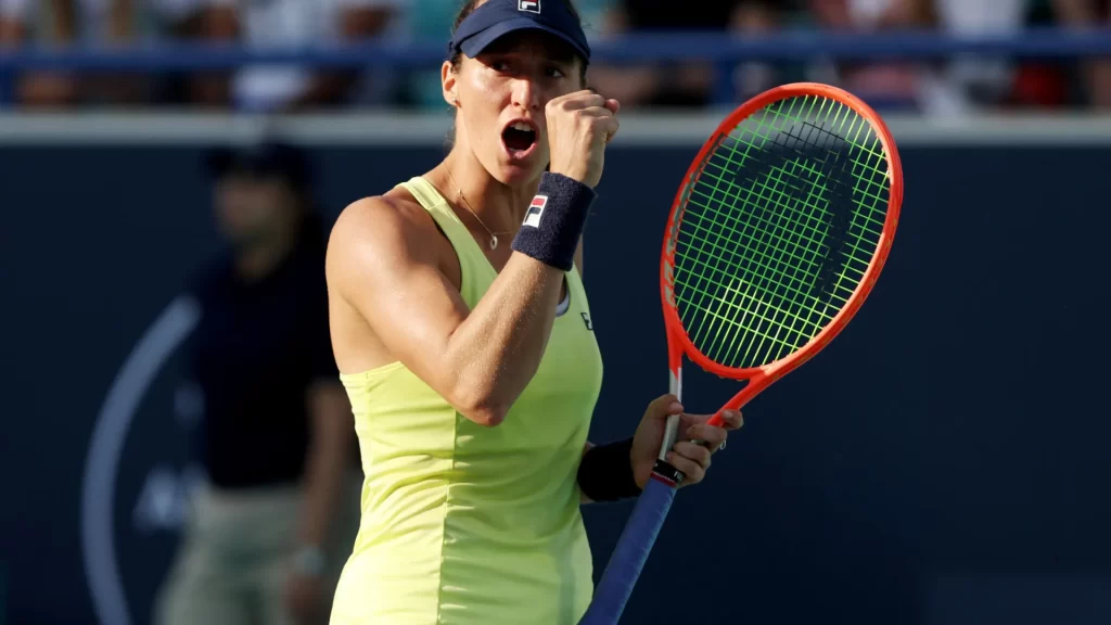 luisa-stefani-se-torna-primeira-brasileira-a-avancar-a-decisao-do-wta-finals-nas-duplas