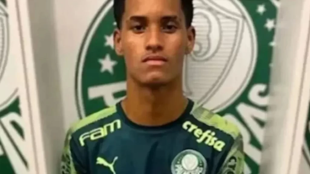Jogador de futebol, ex-Palmeiras, é assassinado a tiros aos 19 anos jogador-de-futebol,-ex-palmeiras,-e-assassinado-a-tiros-aos-19-anos