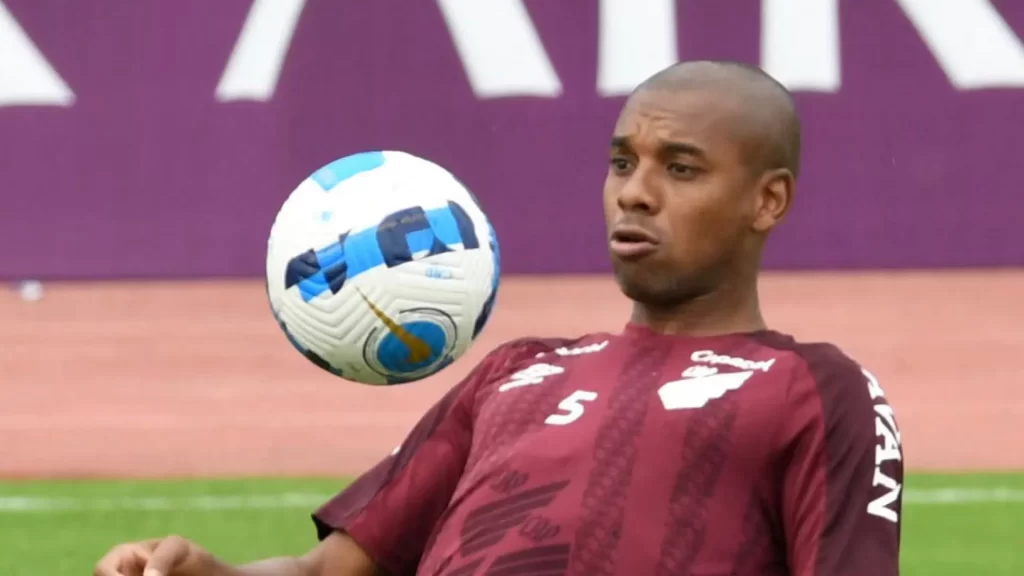 ex-selecao-e-manchester-city,-fernandinho-anuncia-aposentadoria