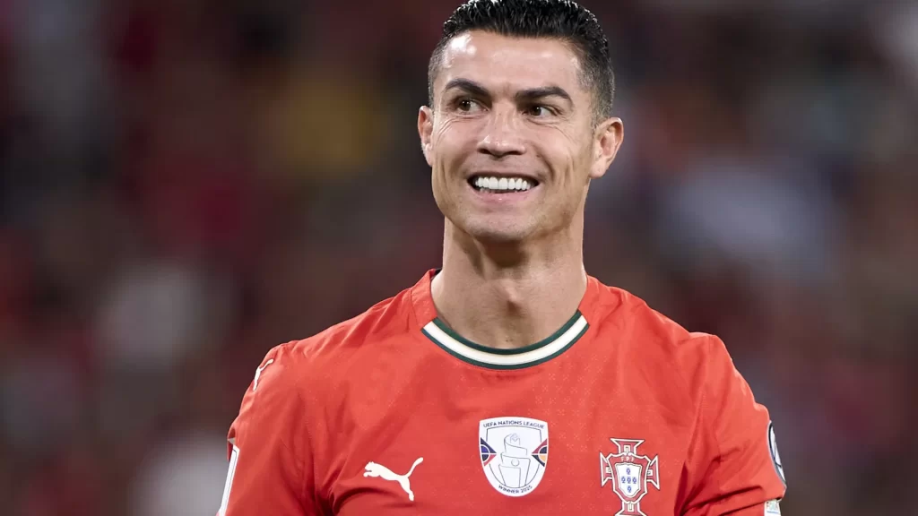 fifa-exclui-cr7-de-cartaz-da-copa,-gera-polemica-e-erra-em-nova-imagem