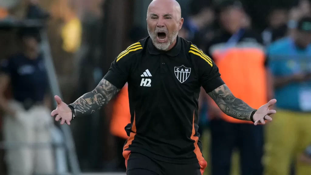 sampaoli-promete-seguir-no-galo-mesmo-sem-reforcos-para-proxima-temporada