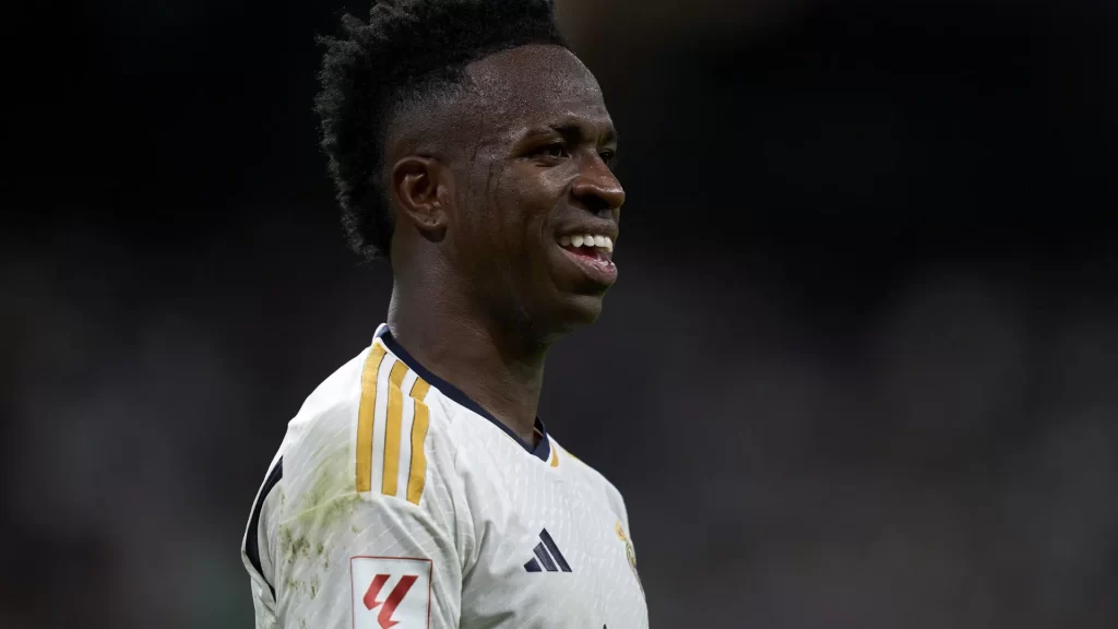vinicius-junior-celebra-o-tetra-da-libertadores:-‘ser-flamengo-e-um-carnaval’