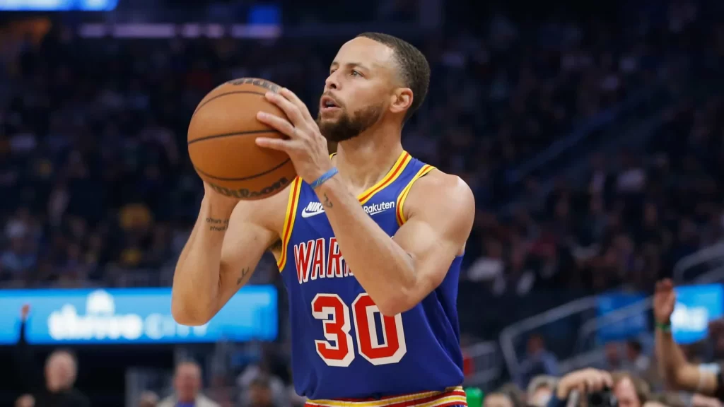 stephen-curry-supera-michael-jordan-em-estatistica-de-cestinhas-veteranos