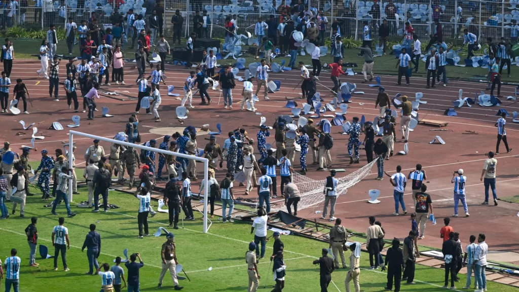 torcedores-se-revoltam-apos-messi-deixar-gramado-em-20-minutos-em-turne