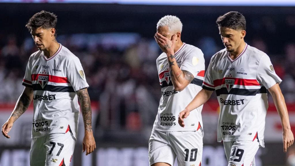 sao-paulo-esta-fora-da-libertadores-apos-frustracao-com-corinthians-e-vasco