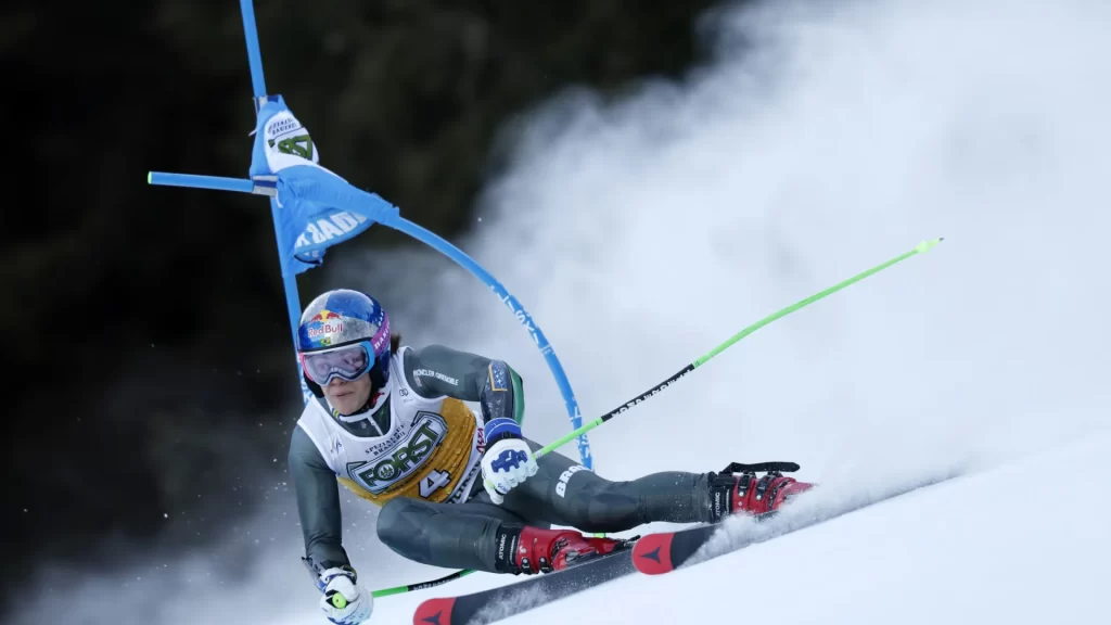 lucas-braathen-conquista-a-prata-no-slalom-gigante-em-etapa-italiana-da-copa-do-mundo-de-esqui