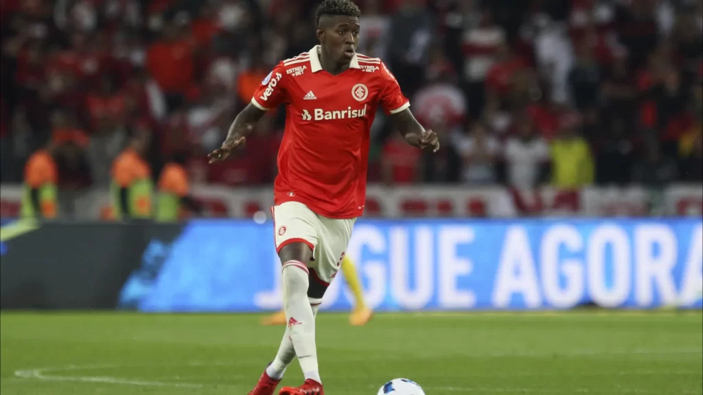 internacional-descarta-flamengo-e-encaminha-venda-de-vitao-ao-cruzeiro