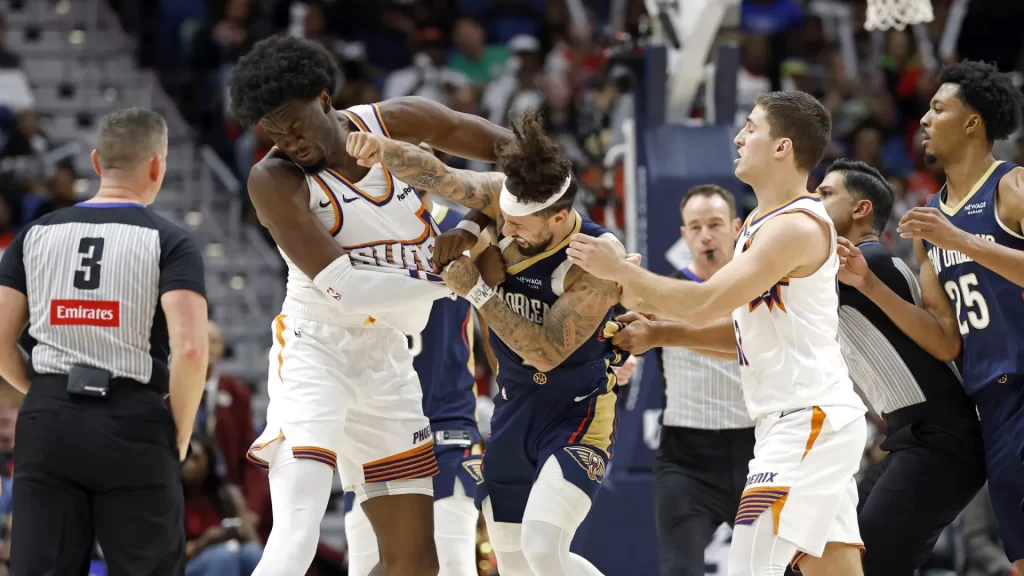 Jogadores da NBA trocam socos em jogo entre Pelicans e Suns jogadores-da-nba-trocam-socos-em-jogo-entre-pelicans-e-suns
