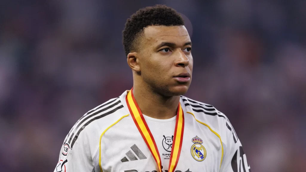 gesto-de-kylian-mbappe-vira-polemica-apos-final-da-supercopa-da-espanha