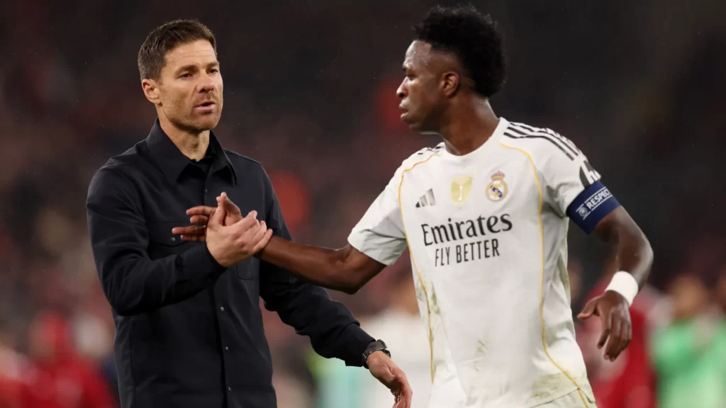 sete-jogadores-do-real-madrid-nao-se-despediram-de-xabi-alonso;-entenda