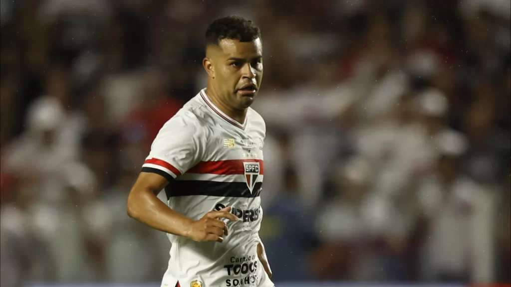 corinthians-envia-lista-de-troca-por-alisson,-mas-sao-paulo-nao-se-anima