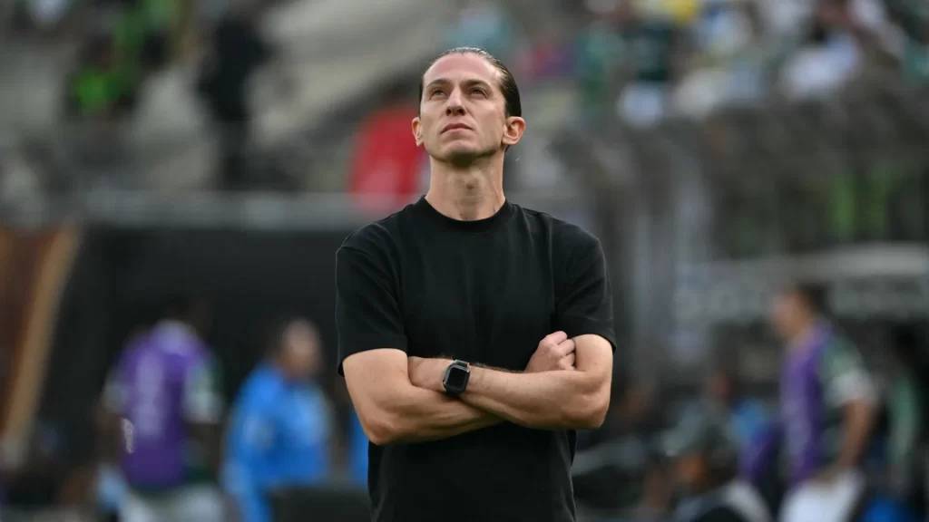 vasco-tem-expulso,-flamengo-vence-na-volta-dos-titulares-e-respira-no-carioca