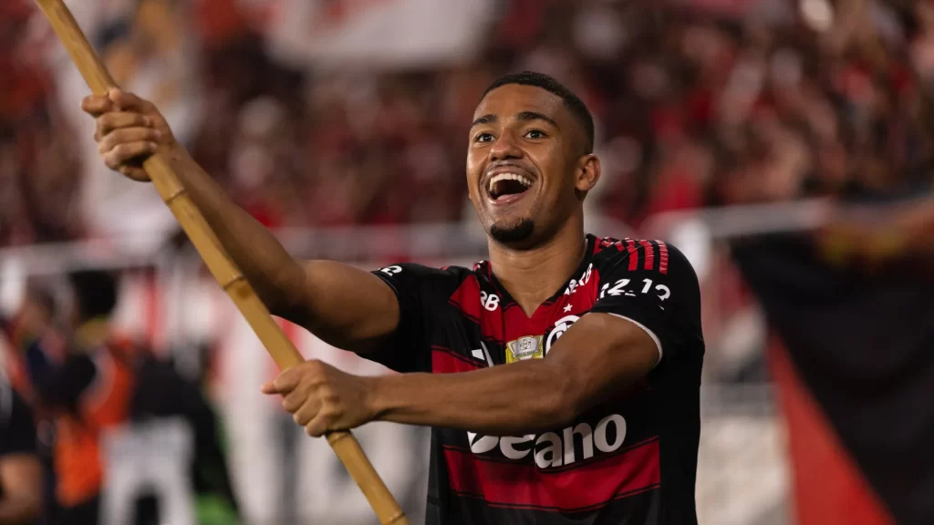 flamengo-aposta-que-chegada-de-paqueta-pode-aliviar-pressao-em-samuel-lino