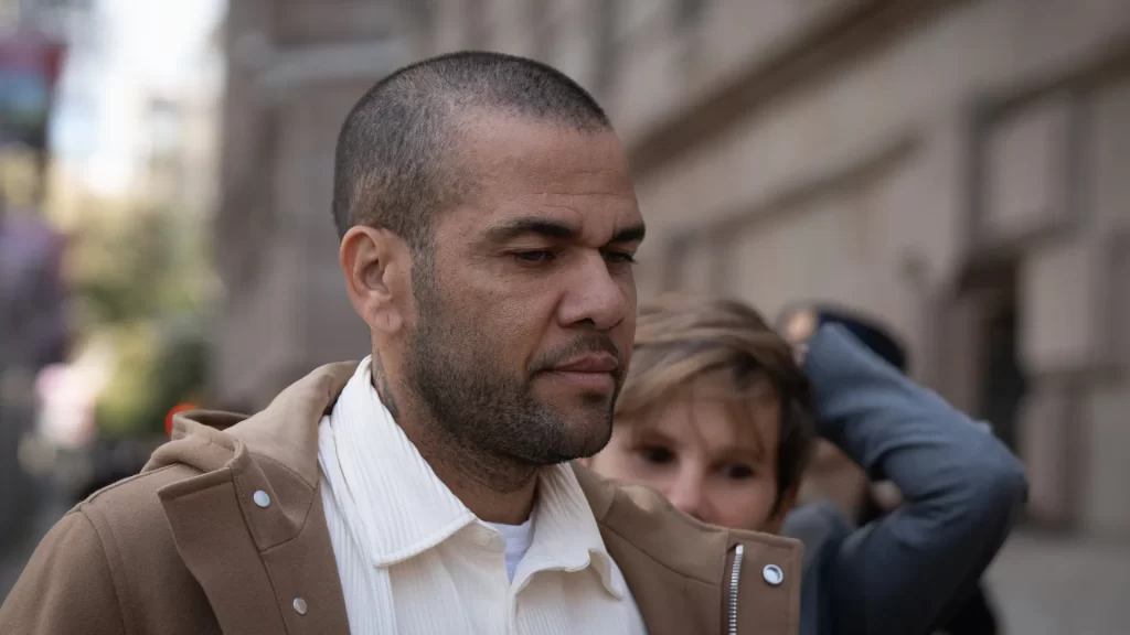 apos-deixar-a-prisao,-daniel-alves-adota-imagem-religiosa-nas-redes-sociais