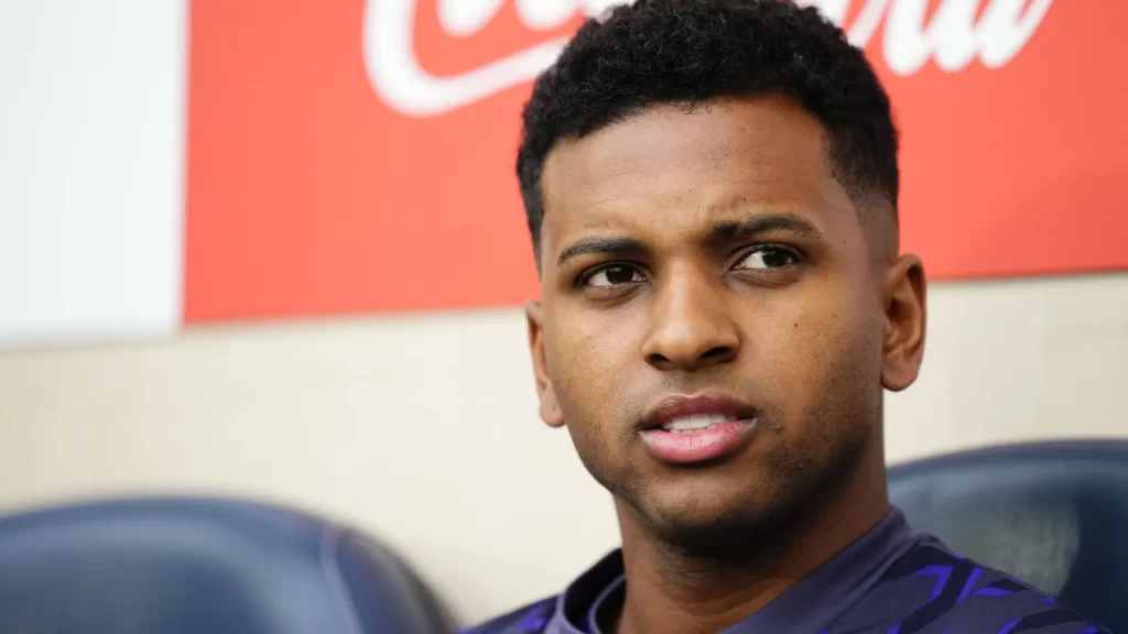 em-baixa-no-real-madrid,-rodrygo-se-lesiona-e-perde-‘chance-de-ouro’