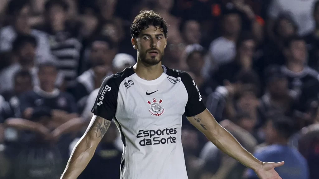 pedro-raul-ve-filme-repetido-enquanto-aguarda-chances-no-corinthians