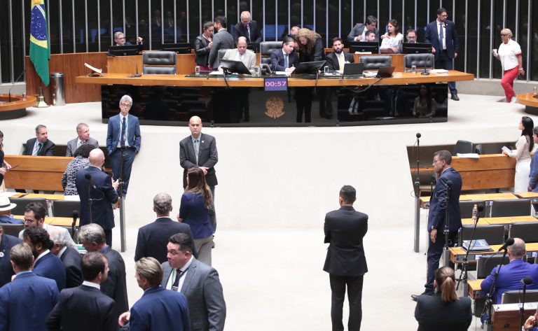 Deputados analisam mudanças no projeto de lei antifacção; acompanhe deputados-analisam-mudancas-no-projeto-de-lei-antifaccao;-acompanhe