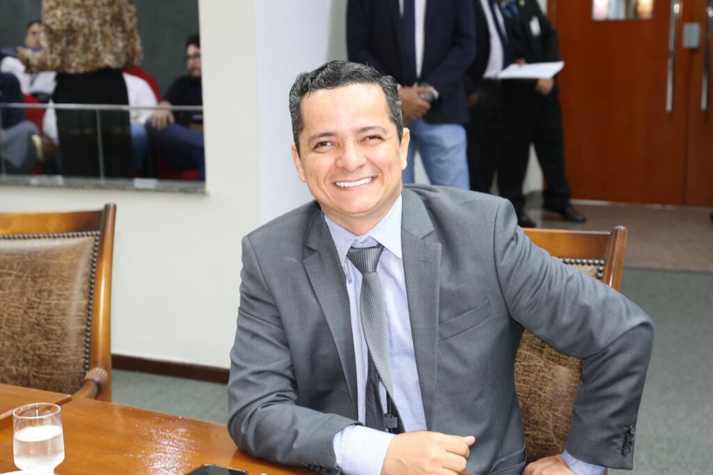 de-saida-do-republicanos,-jorge-frederico-quer-decidir-novo-partido-ate-dia-15