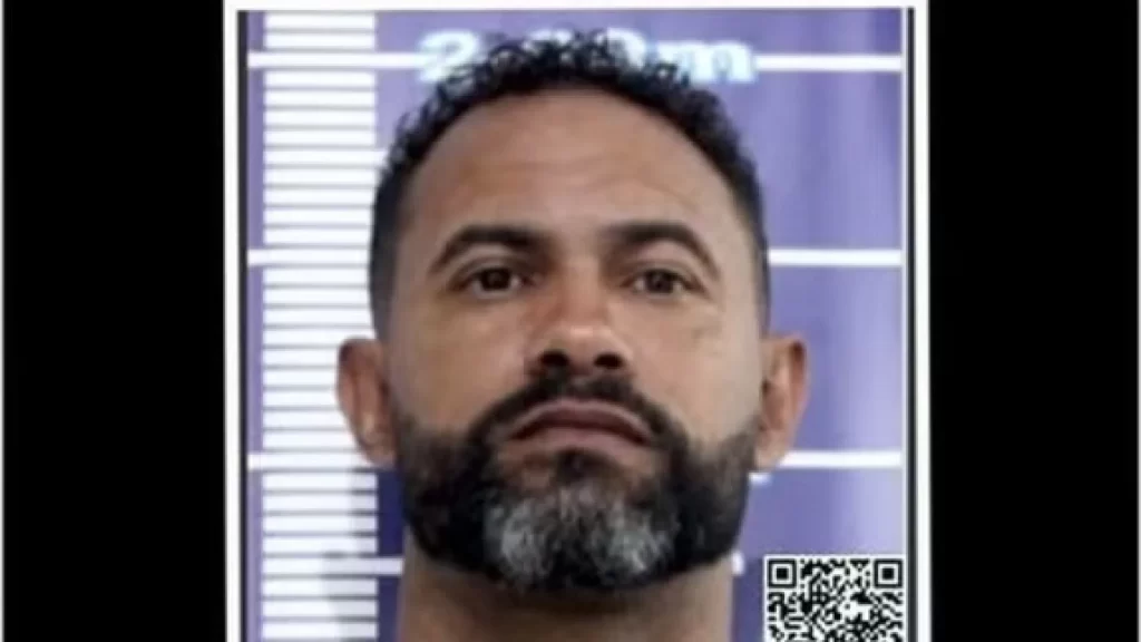 Foragido: Disque Denúncia divulga cartaz para encontrar goleiro Bruno foragido:-disque-denuncia-divulga-cartaz-para-encontrar-goleiro-bruno
