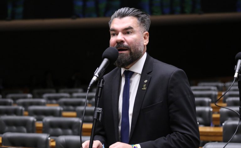 Projeto autoriza porte de arma para fiscais do Procon em todo o país projeto-autoriza-porte-de-arma-para-fiscais-do-procon-em-todo-o-pais