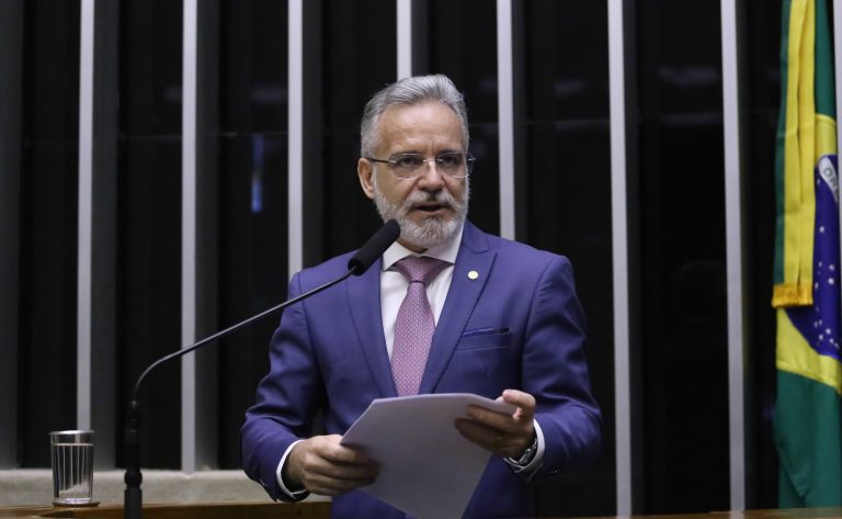 Projeto cria sistema de alerta para pais e proíbe técnicas para incentivar vício em aplicativos projeto-cria-sistema-de-alerta-para-pais-e-proibe-tecnicas-para-incentivar-vicio-em-aplicativos