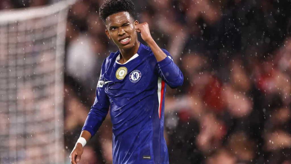 tecnico-do-chelsea-se-rende-a-estevao-apos-goleada:-‘nao-ha-limite-para-ele’