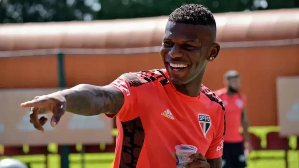 São Paulo notifica Arboleda por rescisão e exige resposta em até 24 horas sao-paulo-notifica-arboleda-por-rescisao-e-exige-resposta-em-ate-24-horas