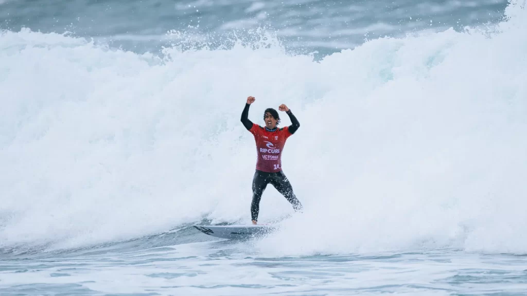 miguel-pupo-vence-australiano-de-virada-e-vai-as-quartas-em-bells-beach