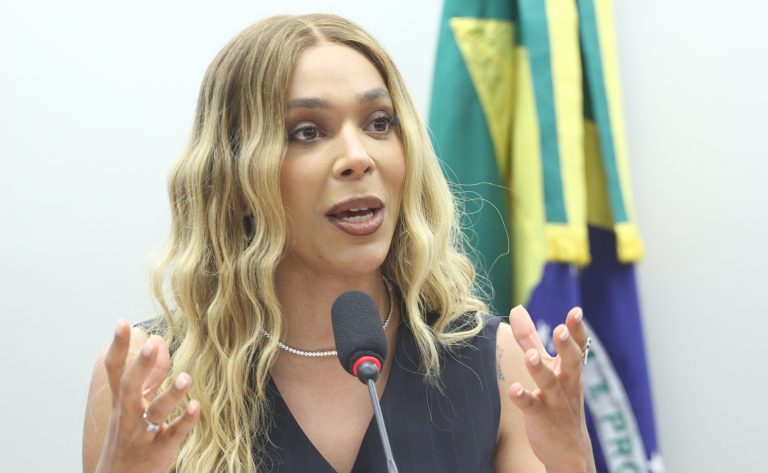 Comissão aprova equiparação de seguro-desemprego entre domésticos e demais trabalhadores comissao-aprova-equiparacao-de-seguro-desemprego-entre-domesticos-e-demais-trabalhadores