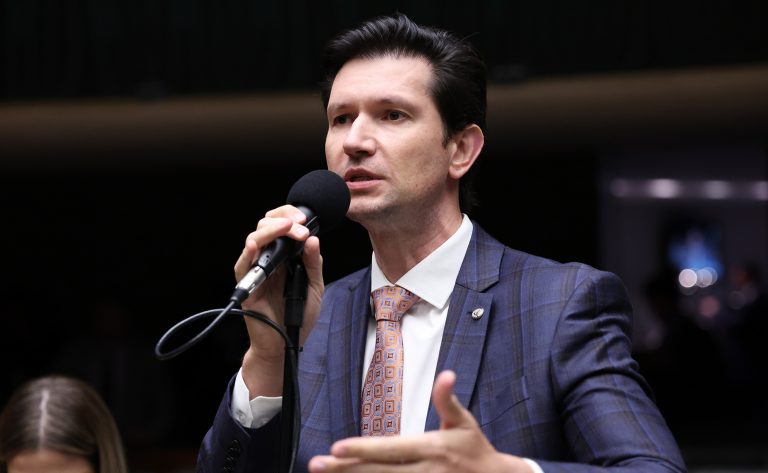 Comissão aprova direito a remarcação gratuita de voo para candidato a concurso que mudar de data comissao-aprova-direito-a-remarcacao-gratuita-de-voo-para-candidato-a-concurso-que-mudar-de-data