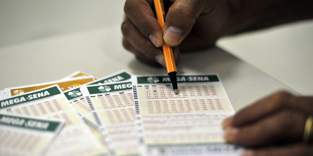 Mega-Sena acumula novamente e prêmio principal vai para R$ 65 milhões mega-sena-acumula-novamente-e-premio-principal-vai-para-r$-65-milhoes