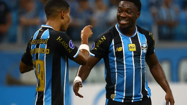 Bahia e Grêmio duelam no Brasileirão após destinos diferentes na Copa do Brasil bahia-e-gremio-duelam-no-brasileirao-apos-destinos-diferentes-na-copa-do-brasil