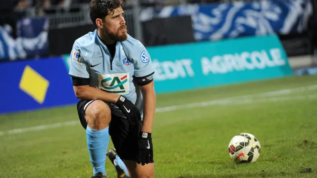 Ex-meia do Lyon morre aos 43 anos a caminho de jogo de lendas na França ex-meia-do-lyon-morre-aos-43-anos-a-caminho-de-jogo-de-lendas-na-franca