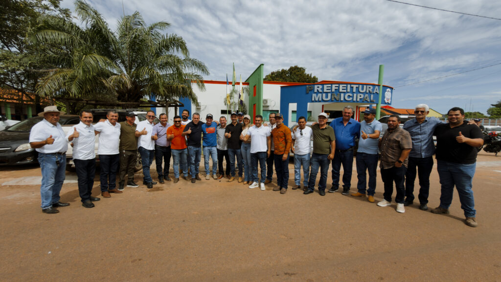 dr.-danilo-alencar-destina-emenda-e-marca-presenca-no-aniversario-de-37-anos-de-marianopolis