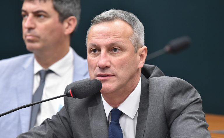 Comissão aprova uso de atas de segurança pública por empresas privadas para comprar armas comissao-aprova-uso-de-atas-de-seguranca-publica-por-empresas-privadas-para-comprar-armas