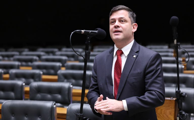 Comissão aprova projeto que suspende demarcação de terra indígena no Paraná comissao-aprova-projeto-que-suspende-demarcacao-de-terra-indigena-no-parana