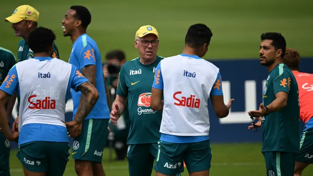 Ancelotti testa time e indica escalação do Brasil para a estreia ancelotti-testa-time-e-indica-escalacao-do-brasil-para-a-estreia