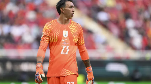 Vilão do Uruguai na Copa, Muslera havia se aposentado da seleção em 2024 vilao-do-uruguai-na-copa,-muslera-havia-se-aposentado-da-selecao-em-2024