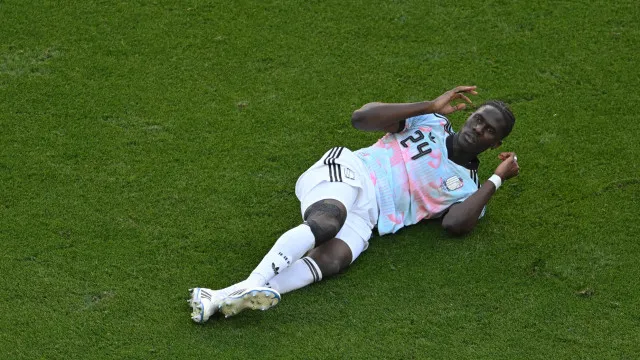 Meia da Bélgica rompe ligamento do joelho e está fora da Copa, diz NYT meia-da-belgica-rompe-ligamento-do-joelho-e-esta-fora-da-copa,-diz-nyt