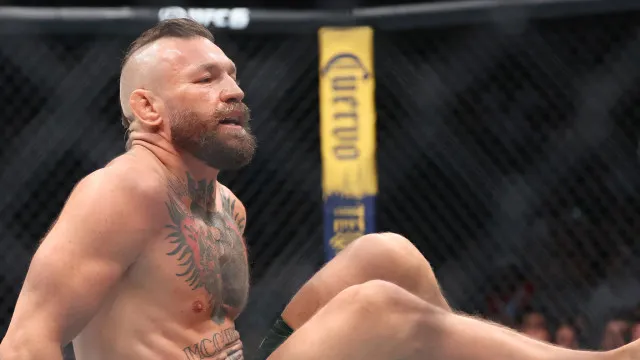McGregor retorna ao UFC após cinco anos, mas perde com 69 segundos para Holloway mcgregor-retorna-ao-ufc-apos-cinco-anos,-mas-perde-com-69-segundos-para-holloway