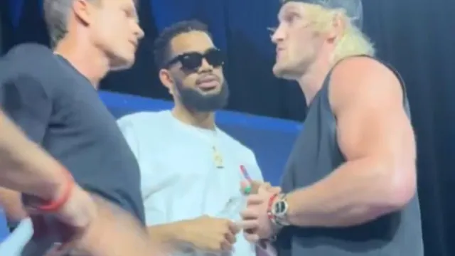 Tom Brady dá tapa em Logan Paul durante evento e alimenta rivalidade que pode acabar na WWE tom-brady-da-tapa-em-logan-paul-durante-evento-e-alimenta-rivalidade-que-pode-acabar-na-wwe