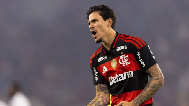 Pedro dá show, Flamengo goleia Chapecoense e não deixa Palmeiras disparar pedro-da-show,-flamengo-goleia-chapecoense-e-nao-deixa-palmeiras-disparar