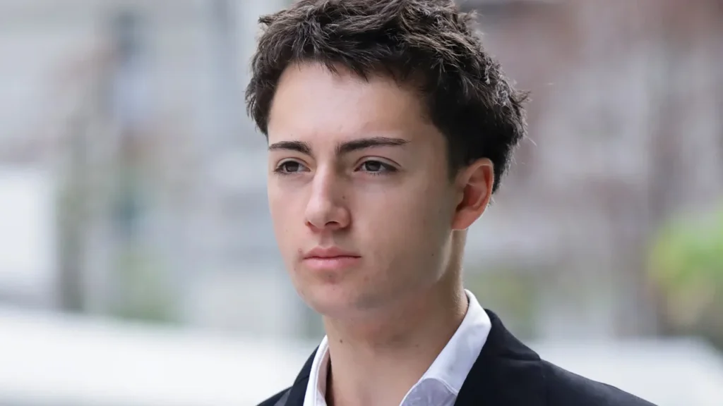 frances-de-19-anos-e-condenado-por-lamber-canudo-em-singapura