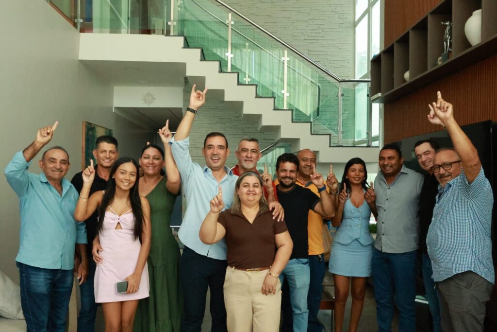 Vicentinho recebe apoio do vice-prefeito, presidente da Câmara e vereadores de Silvanópolis vicentinho-recebe-apoio-do-vice-prefeito,-presidente-da-camara-e-vereadores-de-silvanopolis